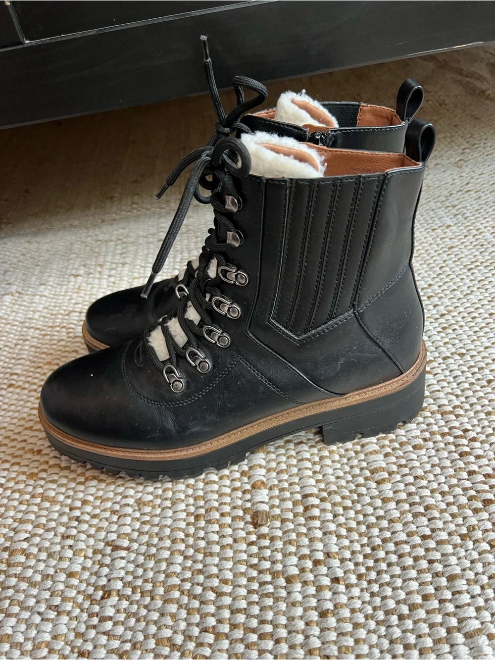 American Eagle Outfitters sturdy lace